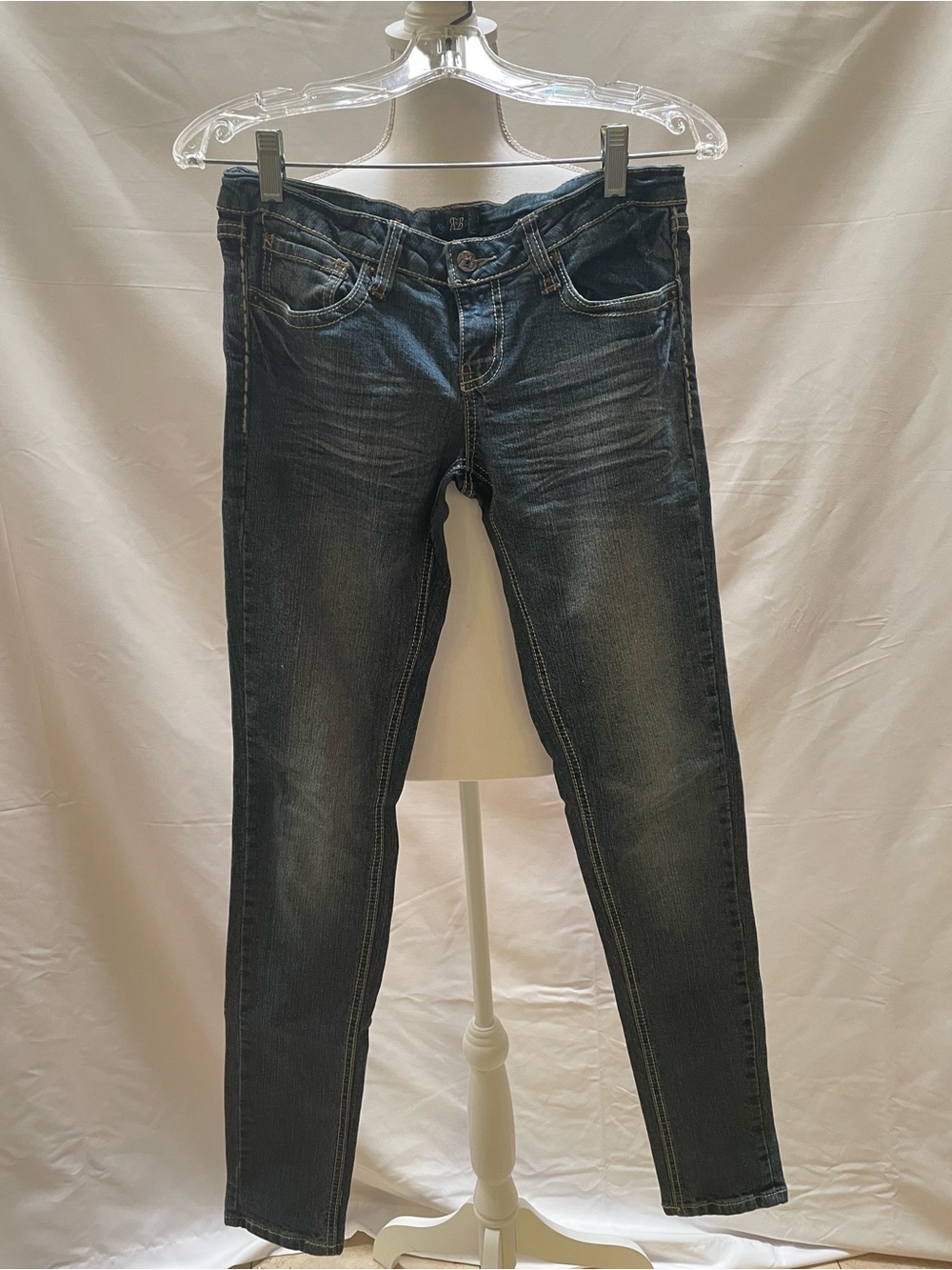 Women's Straight Leg Jeans in Denim
